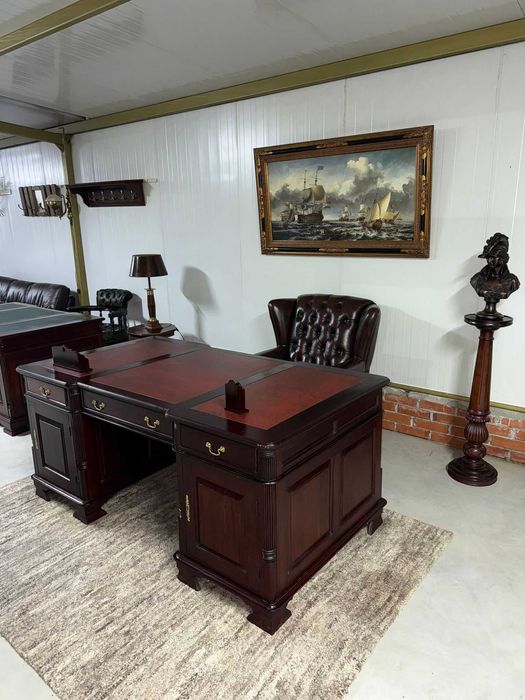 Класическо бюро Chesterfield