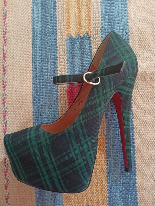 Зелени високи обувки 38 номер