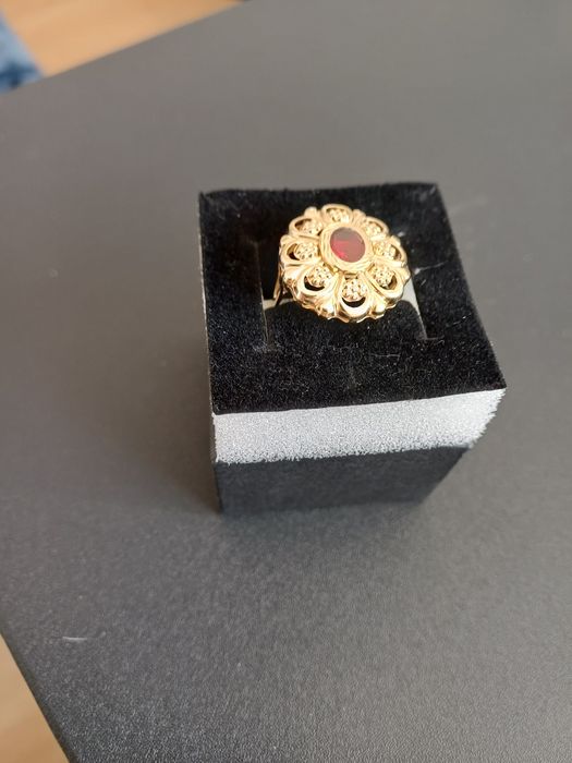 Superb inel de aur galben de 14k