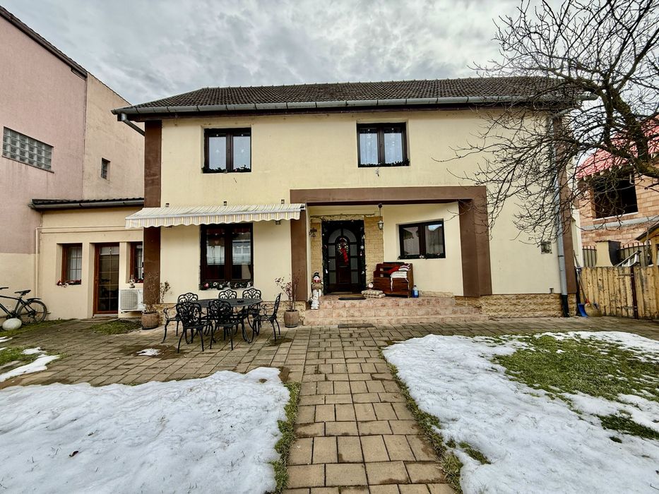 Casă de vânzare in Lazaret