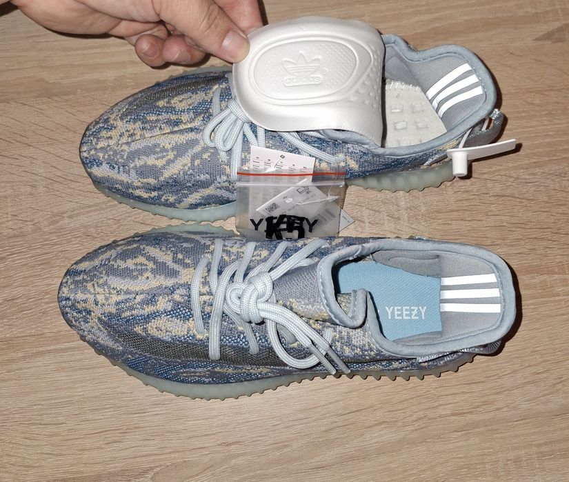 Yeezy mărime 40 - noi cu etichetă si sigiliu