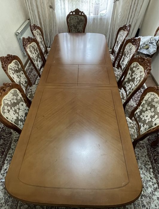 большой стол и 6 стульев, хорошее состояние