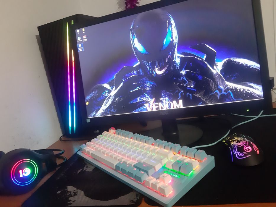 Pc de gaming performant vand tot tastatura moude monitor casti tot