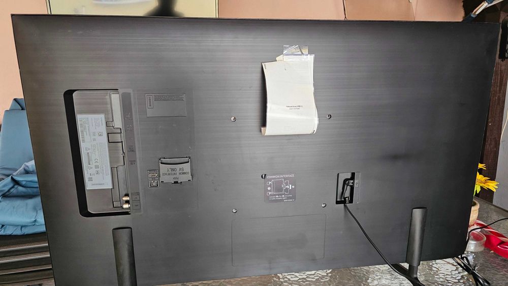 Smart TV Samsung QLED 43", functional, ecran fisurat QE40Q60