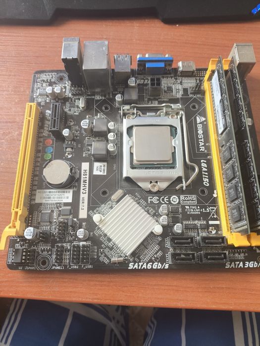 Материнская плата с процессором и оперативкой