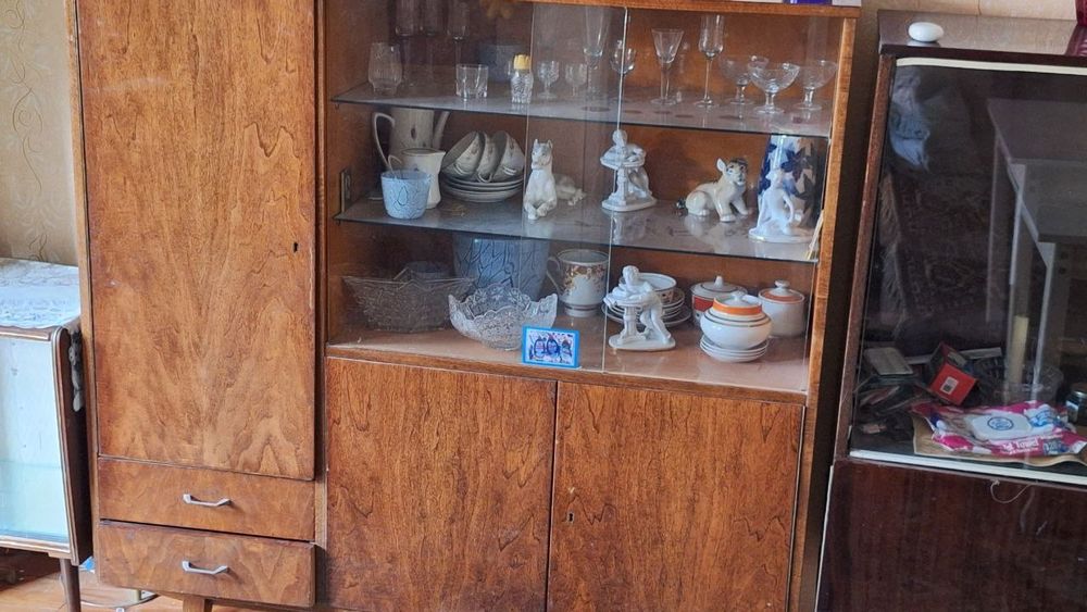 Коричневый  сервант  СССР