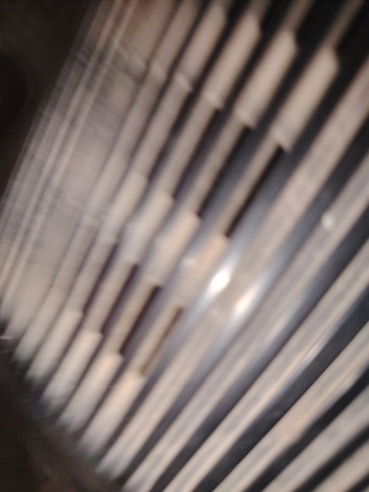 Продам телевизор старый.