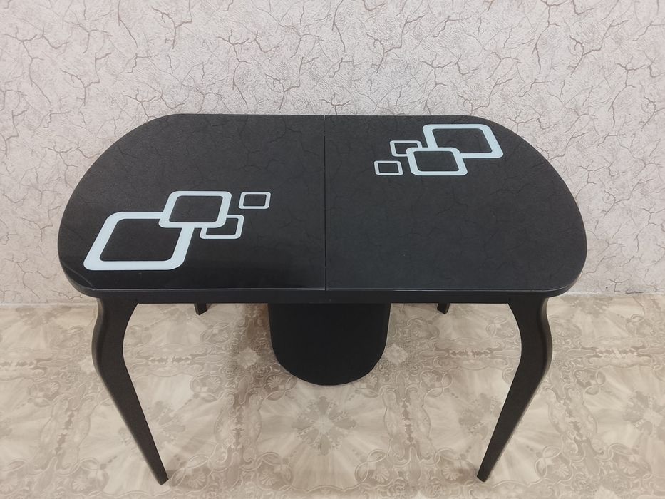 Продам стеклянный стол