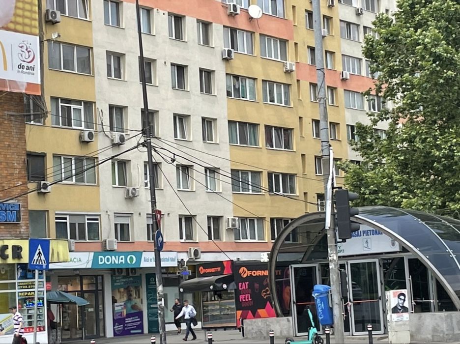 Inchiriez spatii comerciale 80-200mp cu vad stradal foarte bun si pietonal si auto