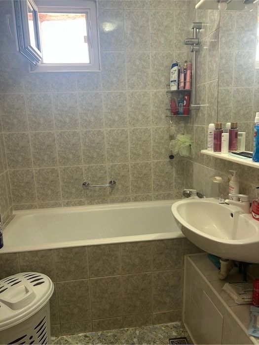Propietar vind ap cu 3 camere cf 1 decomandat in centru