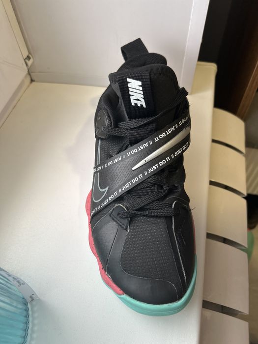 Волейболная кроссовка