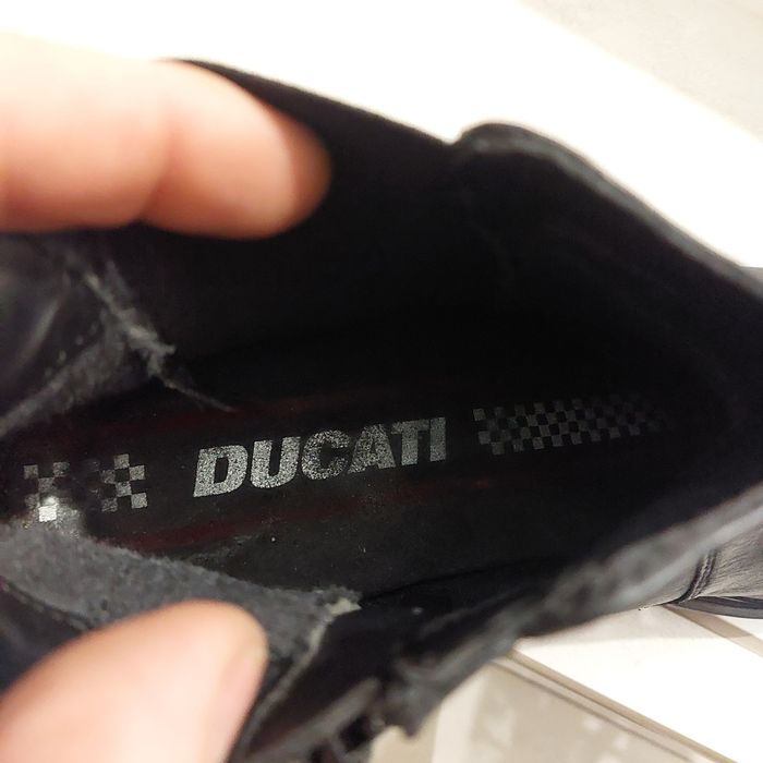 Ghete  Ducati din piele!!