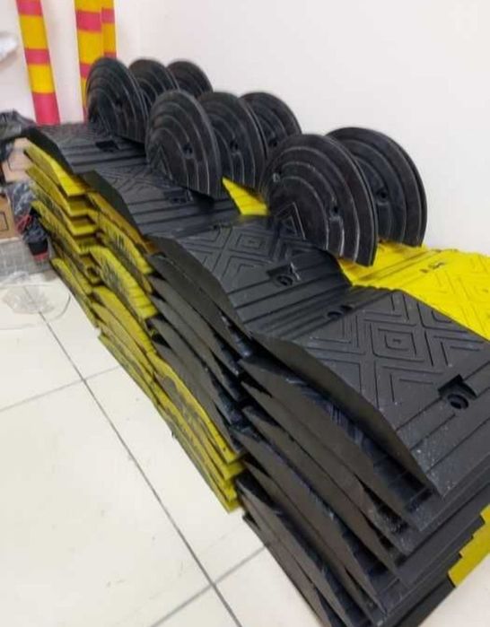 Шлагбаумы и лежачий полицейские