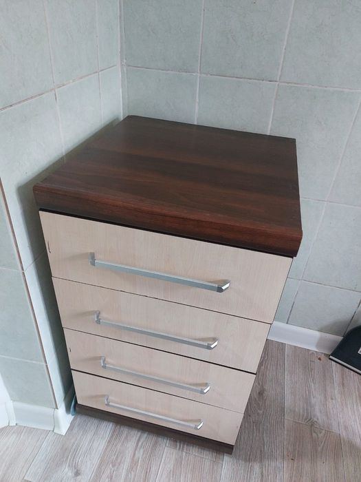 Продается две тумбочки ,