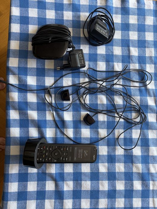 Telecomanda universala Harmony hub