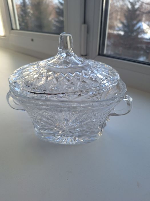 Хрустальная сахарница