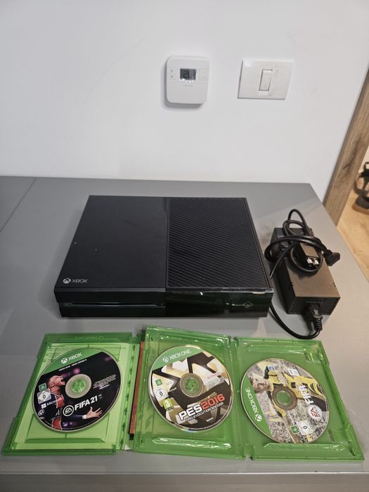 Xbox One 500GB + 3 jocuri