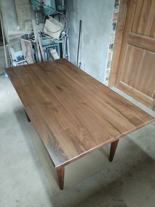 Орехова трапезна маса