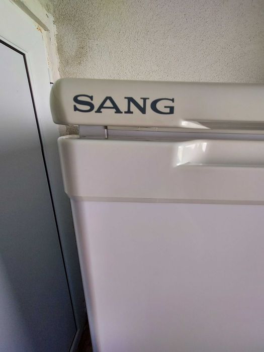 Продавам хладилник