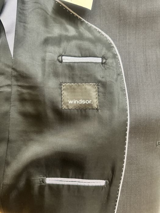 Продам черный костюм