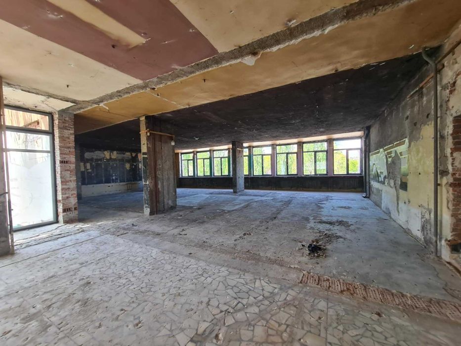 Търговски Обект В Широк Център, Гр. Хасково