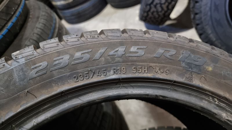 235/45/19 PIRELLI 4бр RunFlat