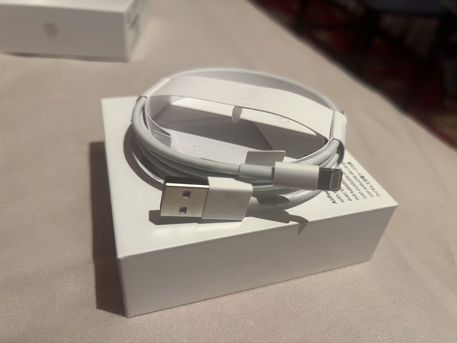 Оригинальный USB- кабель на Iphone