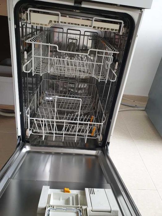 Miele Съдомиялна - 9 Комплекта - Свободностояща - 45см - Тясна