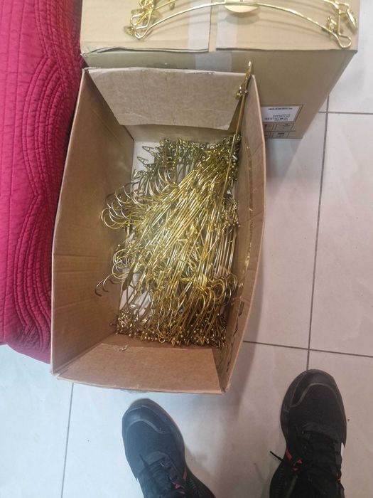 Продават се закачалки за дрехи