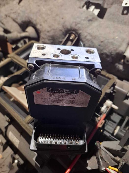 ABS модул Тойота корола версо 2005