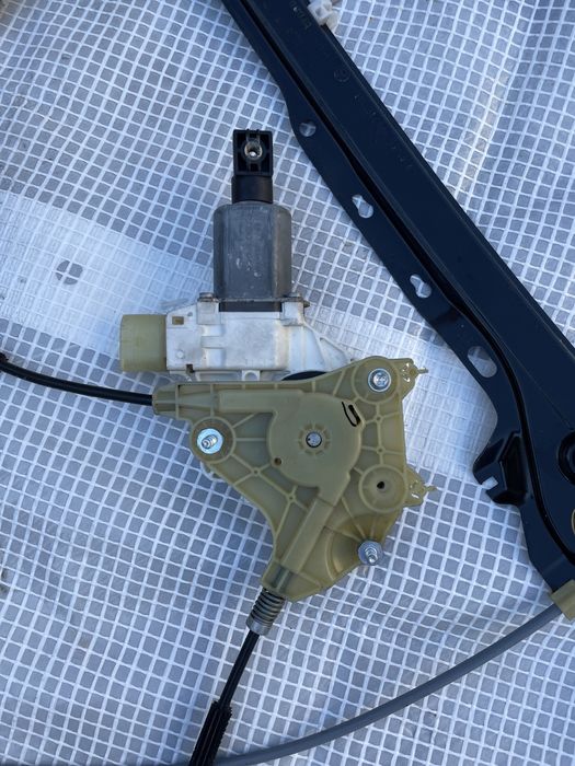 Macara Stanga Dreapta BMW E92 E93 Seria 3 Coupe Cabrio