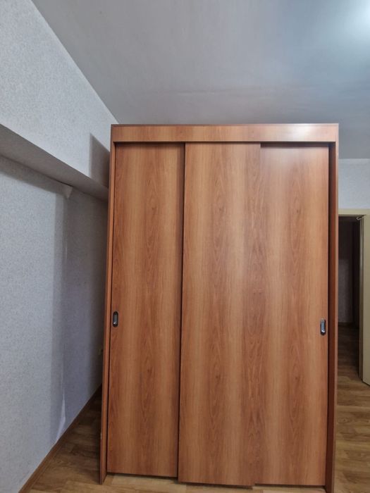 Продам шкаф купе трёх дверный