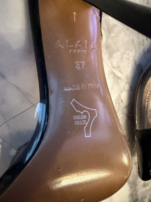 Нови обувки Alaia