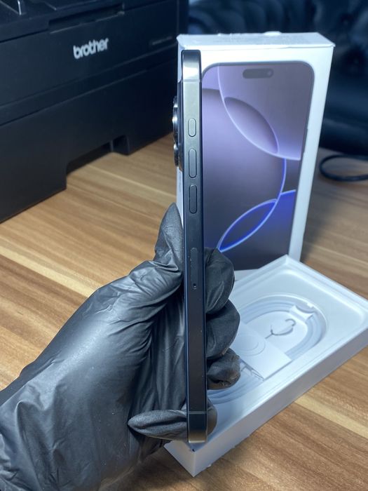 iPhone 16 Pro Max • 256 GB • Black Titanium