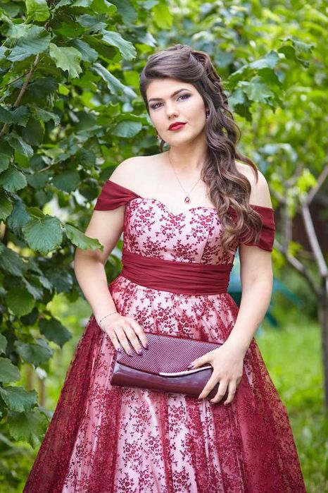 Приказна бална рокля и обувки