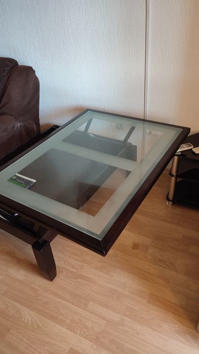 Холна маса с повдигащ механизъм