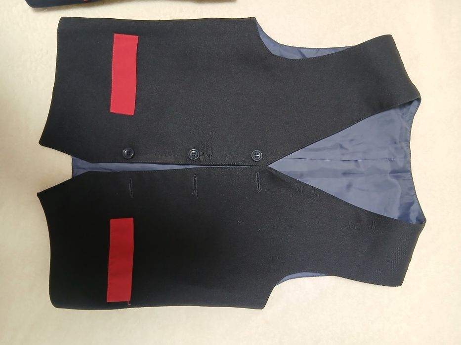 Vând costume de Școală ptr.băieți