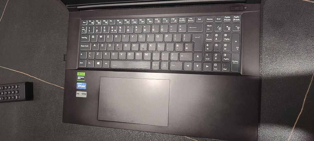 Голям Геймърски лаптоп 17.3 инча 2к 165hz I7-13620H с RTX 4060 32 RAM