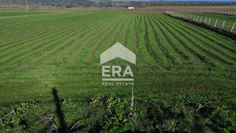 Голям урегулиран поземлен имот за продажба, с ПУП и одобрен проект за