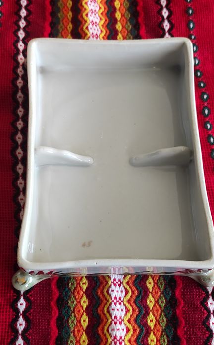 Българска стара порцеланова  кутия ,българска фигура папагал