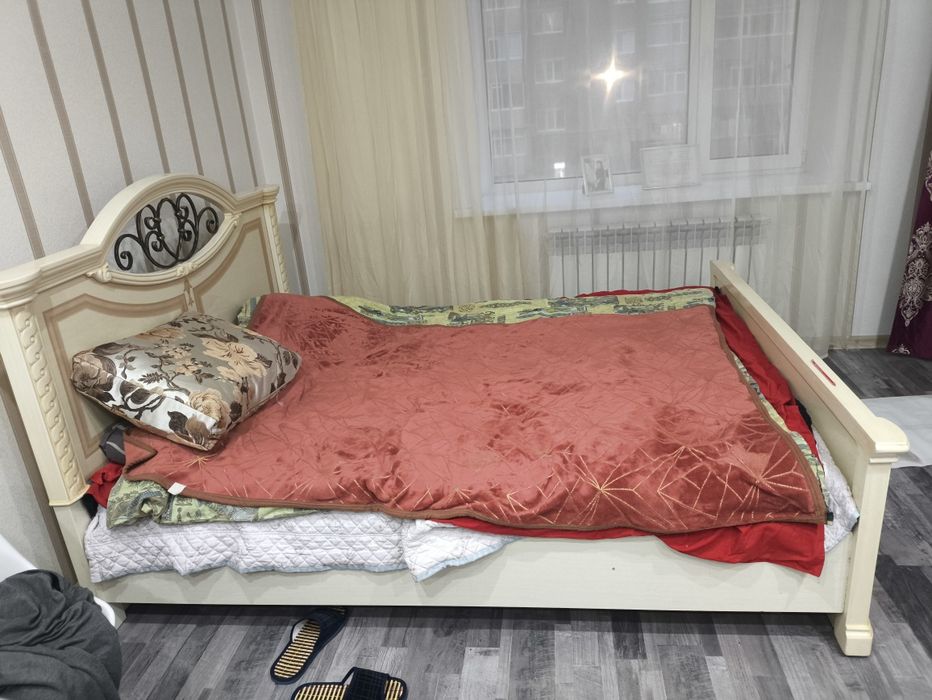Спальная кровать.