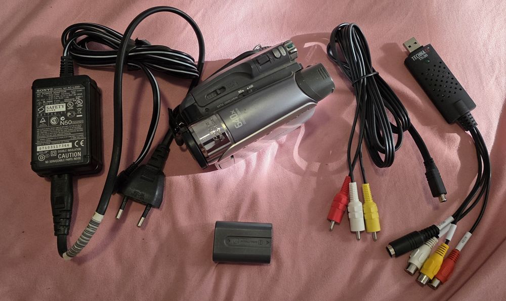 Camera video cu caseta miniDV, Sony DCR-HC23E + placa de captura