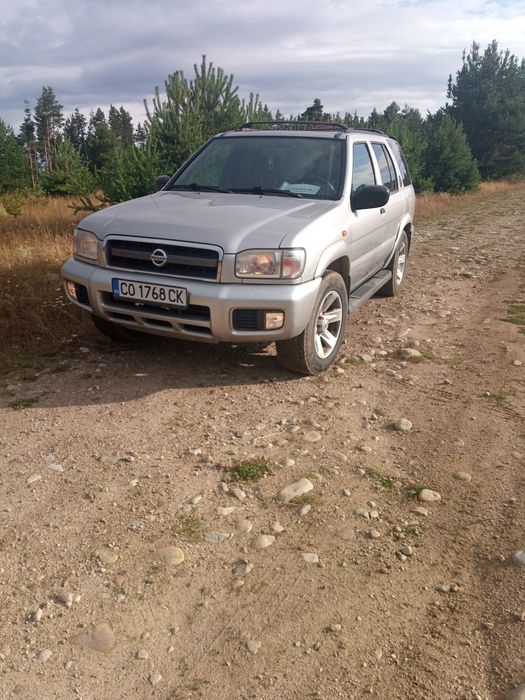 Продава се Nissan pathfinder