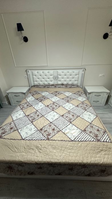 продам кровать с 2 тумбочками