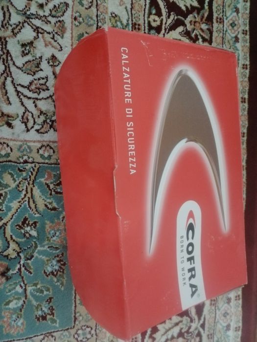 Продам спец обувь..