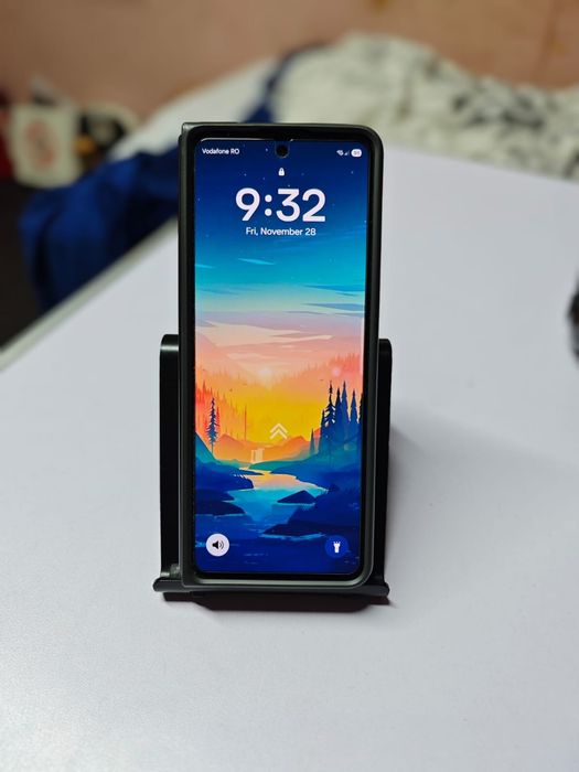 Vând Samsung Galaxy Z Fold 5 + Smartwatch 6 Classic