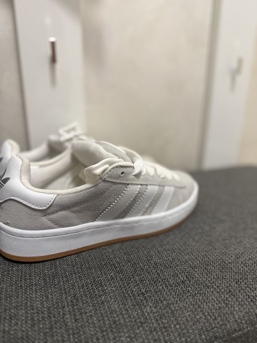 Продавам обувки adidas