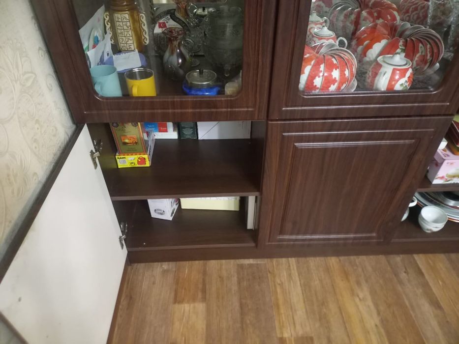 Шкаф сервант для посуды