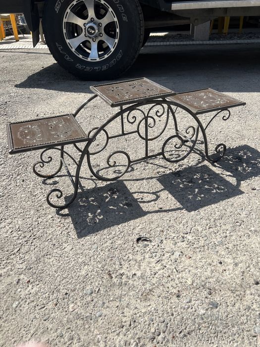 Кованная подставка под цветы