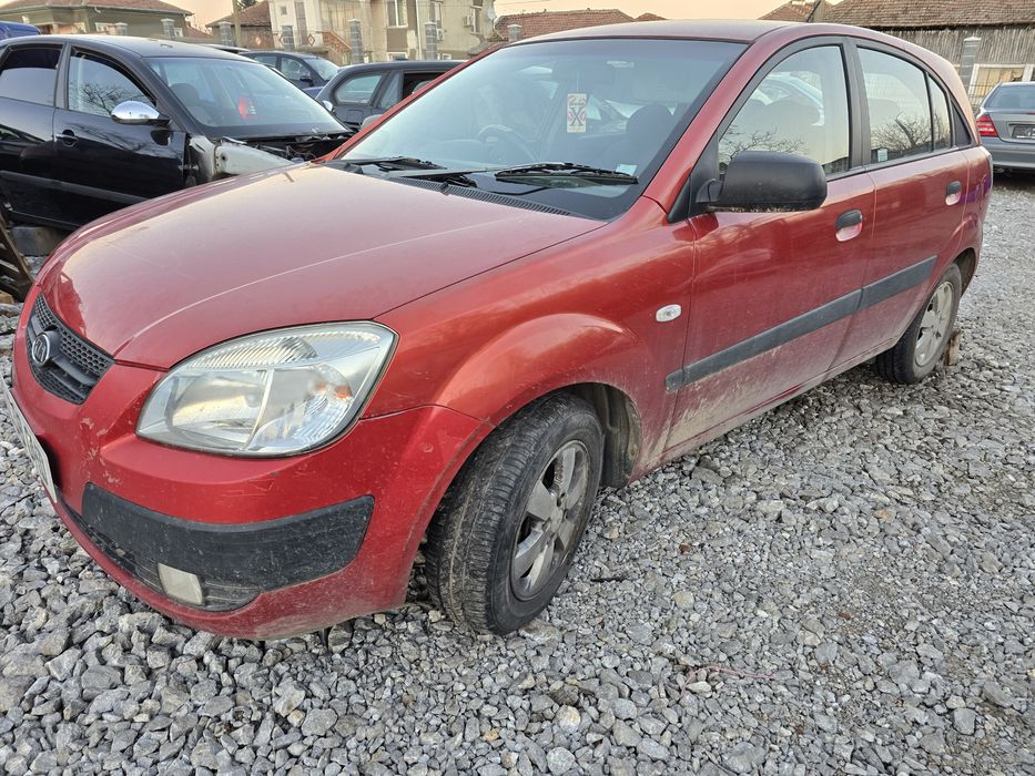 Продавам киа рио на части
